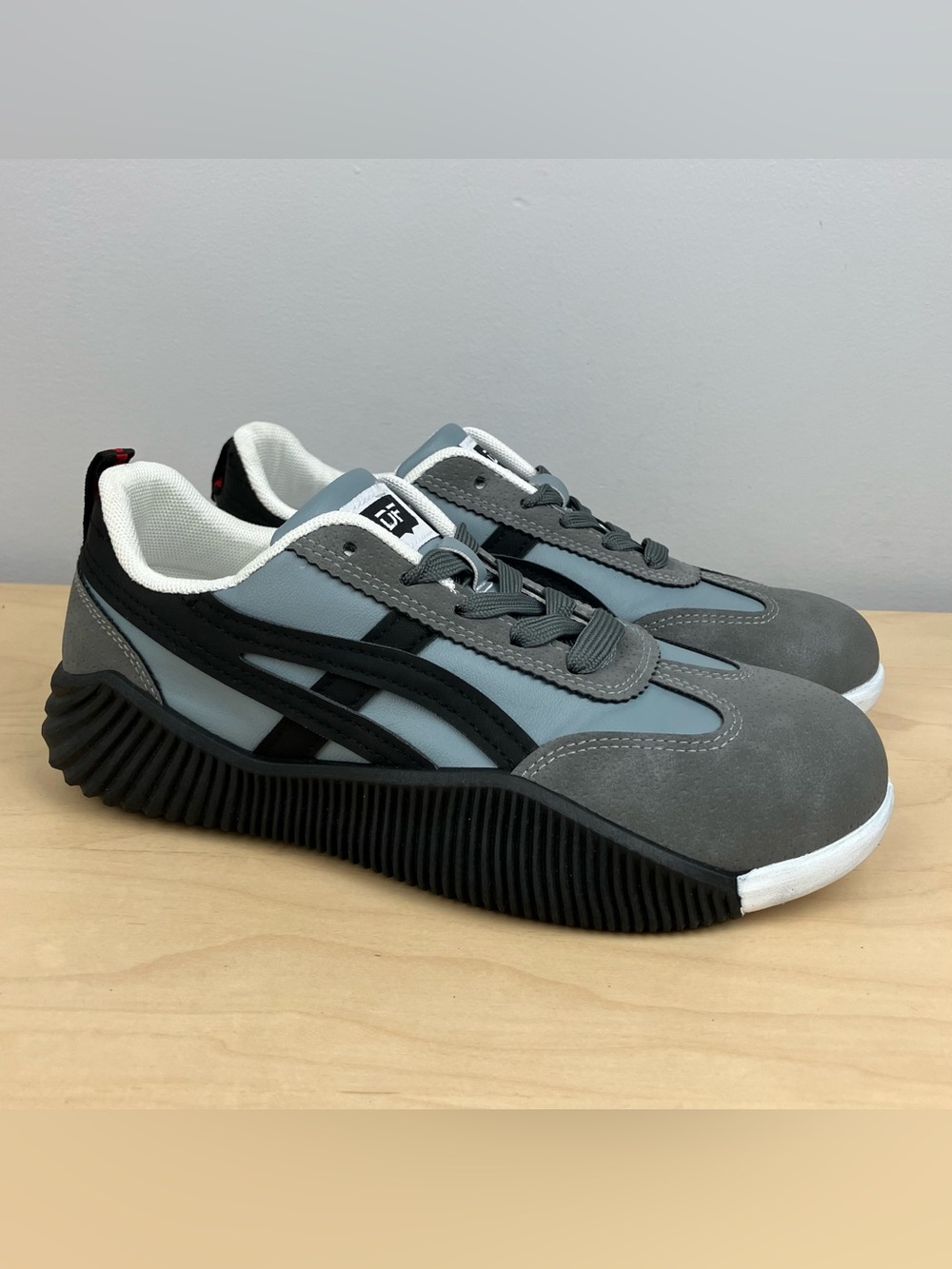 DF De Florance Women’s Size 6.5 Cloudea Low Top Shoes Gray Black & Blue